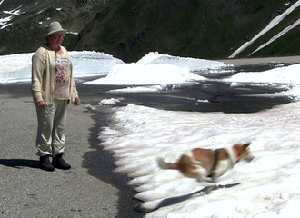 Benni und Frauchen im Schnee