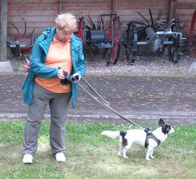 Fluffy mit Frauchen und Gerten