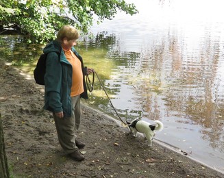 Fluffy mit Frauchen am Dobbertiner See