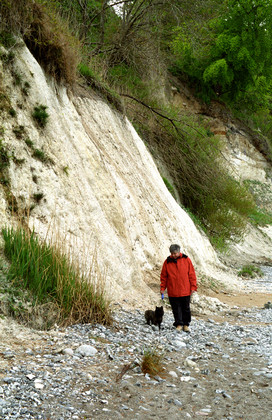 Xenia und Frauchen am Kreidefelsen