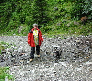 Xenia und Frauchen in den Bergen