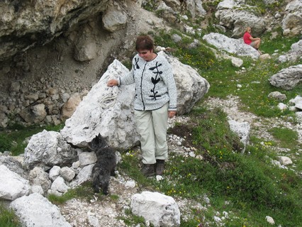 Wir wandern zwischen den Felsen